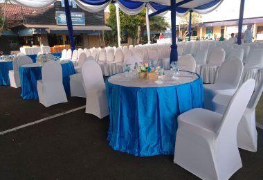 Meja dan Kursi plus Cover