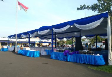 Tenda Slayer, Meja dan kursi Cover